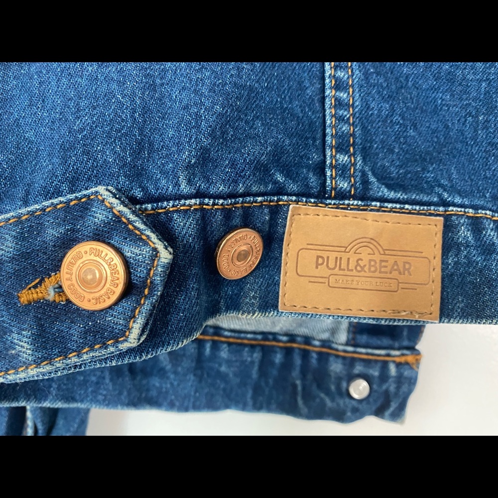 Pull & Bear (womens) denim jacket. Size EUR M/MEX 28 Like New. Fits like US S/M